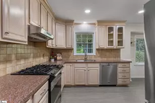 114 Gail Dr, Mauldin, SC 29662 - Photo 3