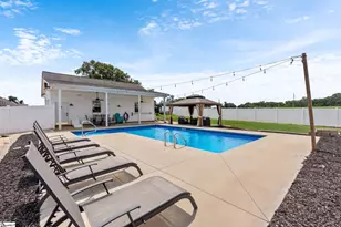 209 Legacy Farm Dr, Fountain Inn, SC 29644 - Photo 3