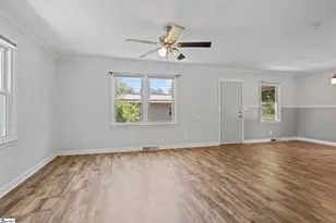 706 W Lee Rd, Taylors, SC 29687 - Photo 11
