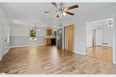 706 W Lee Road, Taylors, SC 29687 - Photo 5