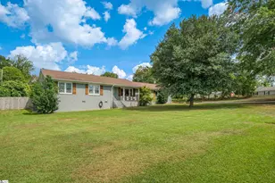 202 N Pine Lake Dr, Spartanburg, SC 29301 - Photo 1