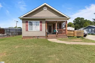 206 Oakland Ave, Greer, SC 29650 - Photo 1