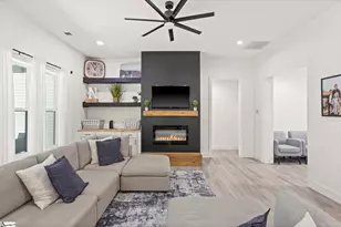 433 Lynn Rd, Taylors, SC 29687 - Photo 5