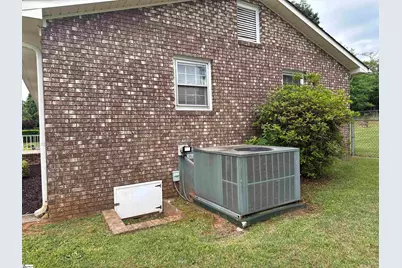 104 Russell Street, Spartanburg, SC 29307 - Photo 9