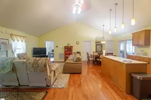 646 Gum Springs Rd, Taylors, SC 29688 - Photo 11
