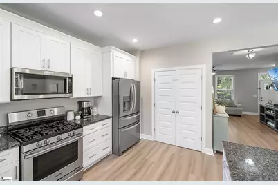 305 Pine Street, Greenville, SC 29601 - Photo 17