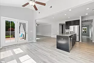 425 Sandusky Ln, Simpsonville, SC 29680 - Photo 9