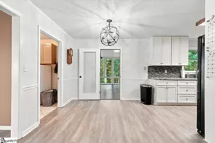 301 Mountain View Ct, Greenville, SC 29611 - Photo 11