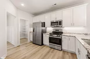 301 Hollenbeck Pl, Greenville, SC 29607 - Photo 5