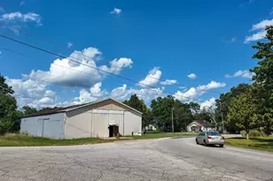365 Conway Ave, Laurens, SC 29360 - Photo 17