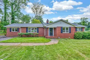 126 Holly Dr, Spartanburg, SC 29301 - Photo 1