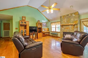 366 Shallowford Dr, Boiling Springs, SC 29316 - Photo 3