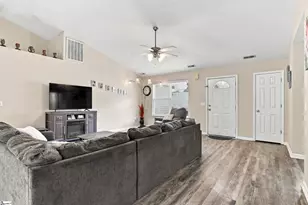 270 Chateau St, Boiling Springs, SC 29316 - Photo 15