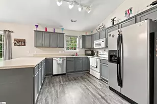 270 Chateau St, Boiling Springs, SC 29316 - Photo 5
