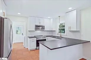 218 Elaine Ave, Taylors, SC 29687 - Photo 3