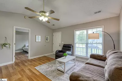 300 E Myles Lane, Spartanburg, SC 29303 - Photo 5