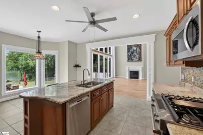 227 Woodlake Drive, Spartanburg, SC 29301 - Photo 17