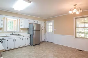 631 Pine Hill Dr, Boiling Springs, SC 29316 - Photo 7