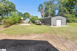 103 Davis St, Laurens, SC 29360 - Photo 15