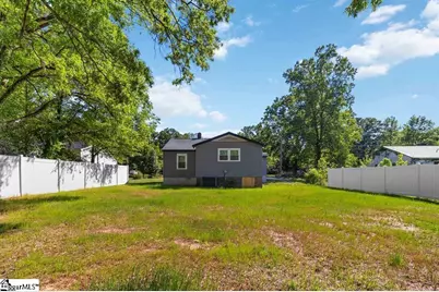 809 E Ferguson Street, Clinton, SC 29325 - Photo 17