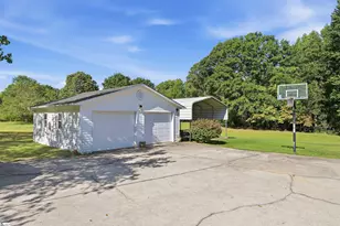 215 Thompson Rd, Taylors, SC 29687 - Photo 3