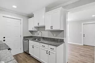 401 Fair St, Greenville, SC 29609 - Photo 9