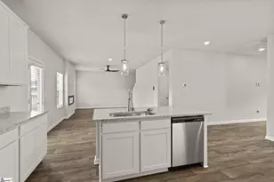 107 Spg Knl Wy, Fountain Inn, SC 29644 - Photo 9