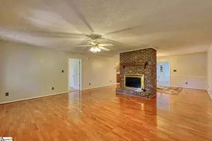 404 Cresthaven Dr, Boiling Springs, SC 29316 - Photo 9