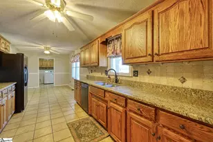 404 Cresthaven Dr, Boiling Springs, SC 29316 - Photo 15