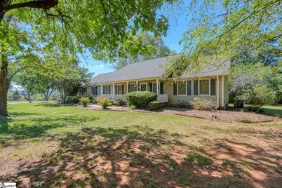 404 Cresthaven Drive, Boiling Springs, SC 29316 - Photo 1