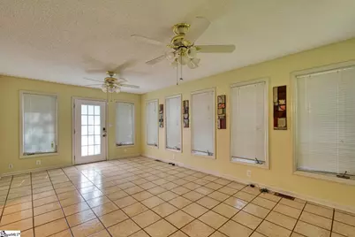 404 Cresthaven Drive, Boiling Springs, SC 29316 - Photo 13