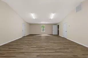 2001 Glennwood Hills Dr, Spartanburg, SC 29307 - Photo 11
