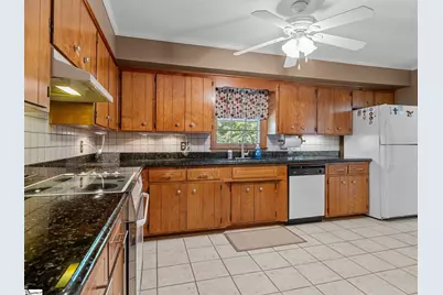 239 Briarcreek Drive, Spartanburg, SC 29301 - Photo 15