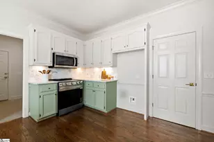 302 Greenview Cir, Greenville, SC 29609 - Photo 9