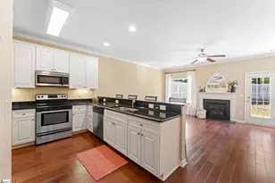60 Bay Springs Dr, Simpsonville, SC 29681 - Photo 5