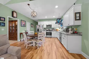 122 W Baker St, Pickens, SC 29671 - Photo 9