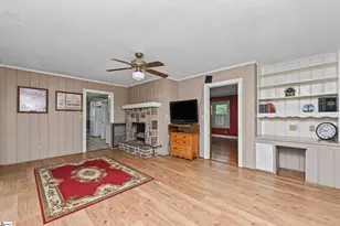 221 Lowndes Ave, Greenville, SC 29607 - Photo 15