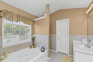 300 Bellarine Dr, Greenville, SC 29605 - Photo 15
