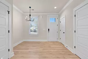 9 Hawthorne Ln, Greenville, SC 29605 - Photo 5
