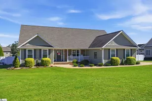 484 Carriage Gate Dr, Wellford, SC 29385 - Photo 1