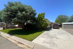 218 & 220 Middlegate Dr, Battle Mountain, NV 89820 - Photo 3