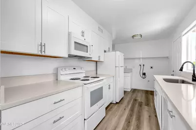 12190 Rocky Mountain Street, Reno, NV 89506 - Photo 9