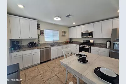 632 Coyote Bluff Ct, Reno, NV 89506 - Photo 7