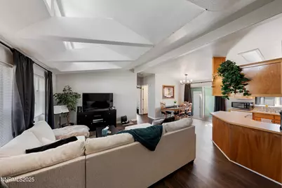 7571 Diamond Pointe Way, Reno, NV 89506 - Photo 9