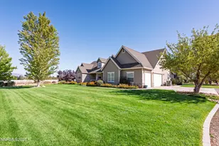 1030 Country Ln, Gardnerville, NV 89460 - Photo 9