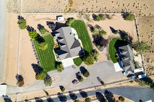 1030 Country Ln, Gardnerville, NV 89460 - Photo 5