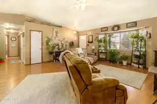 335 Veronica Ave, Sparks, NV 89436 - Photo 7