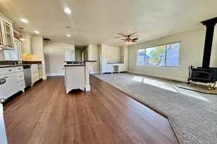 911 Waterloo Ln, Gardnerville, NV 89460 - Photo 9