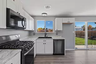 889 Tillman Ln, Gardnerville, NV 89460 - Photo 9