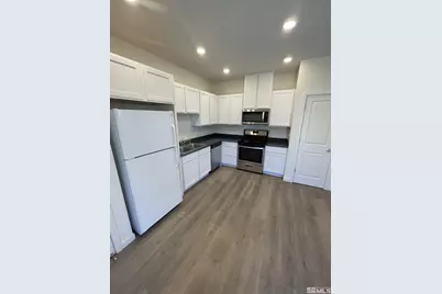 8839 Wolf Moon Drive, Reno, NV 89506 - Photo 5